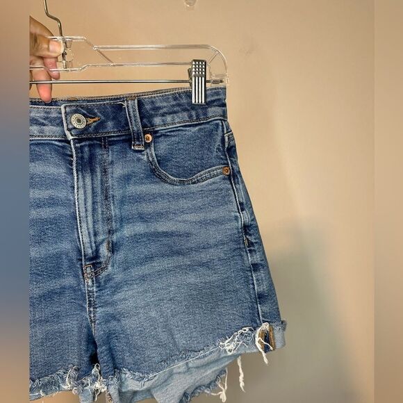 American Eagle Stretch Denim Mom Short Rolled Up High Rise Relaxed Sz 4 - Picture 2 of 6
